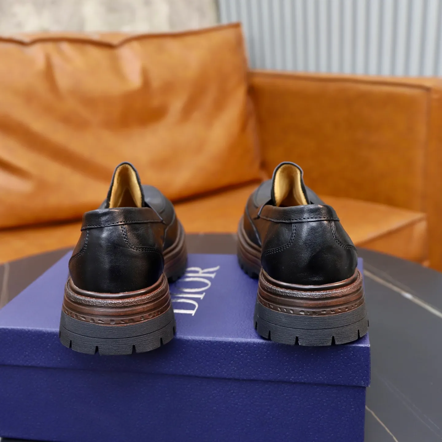 Factory price: 540💰 [Dior] Dior's new casual men's shoes are launched in Hong Kong counters. Official website 1:1 production. Italian washed cowhide + water-dyed leather lining. Designed by European and American masters. Perfect shape to create counter quality, solid color rubber wear-resistant outsole and classic dazzling head! Super versatile and very comfortable. High-end without losing taste, fashionable and novel! ! Absolute focus! 3 colors available! Code number 38-45